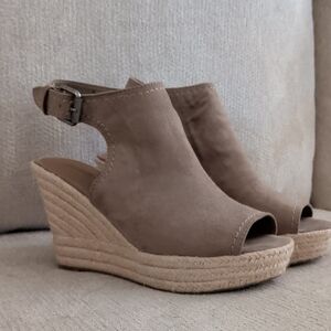 Universal Thread Brown Wedge Sandals